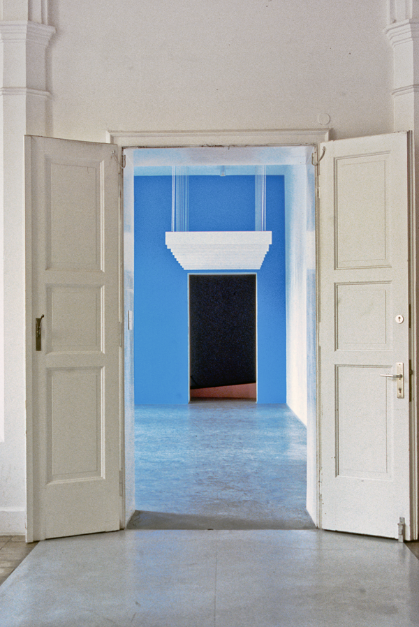 Hannes Kater "Der Zeichnungsgenerator" im Kunstverein Hannover 2001: Blick aus Raum 4a in Raum 4