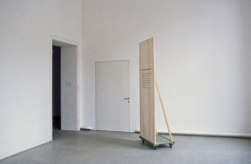 Hannes Kater "Der Zeichnungsgenerator" im Kunstverein Hannover 2001: der Aufsteller mit Werbetext in Raum 7