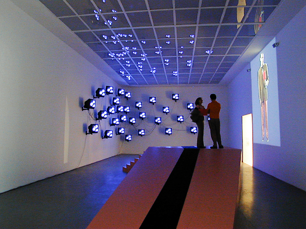 Hannes Kater: Der Zeichnungsgenerator - Ausstellung im Kunstverein Hannover 2001. Foto: Ralf Henning